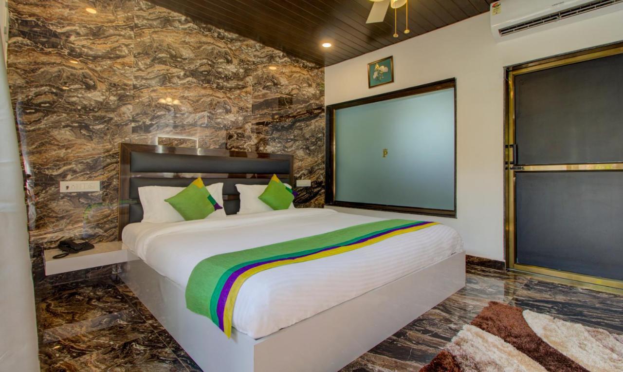 Hotel Treebo Code Red Morjim Exterior foto
