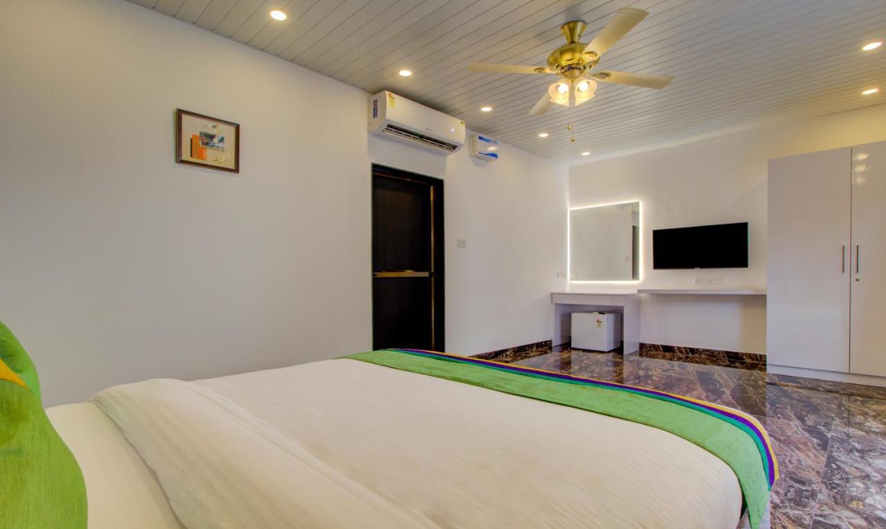 Hotel Treebo Code Red Morjim Exterior foto